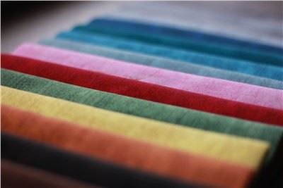 Kootud MoSha samettrükiga 100 protsenti polüester, mida kasutatakse kodutekstiili jaoks